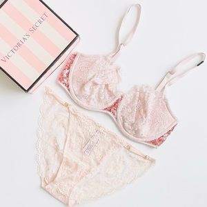 32DD MEDIUM Victoria’s Secret pink bra set